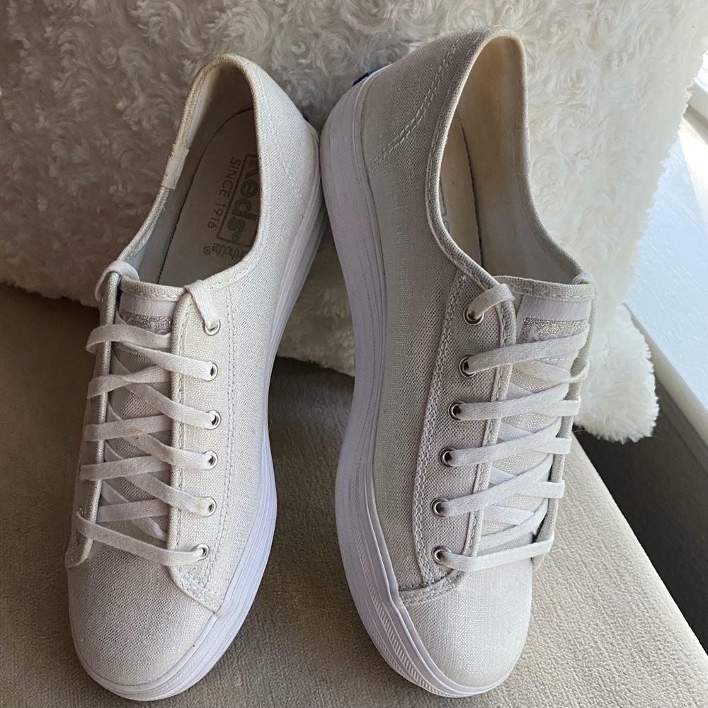 Woman’s KEDS Triple Kick Met Silver Sneakers Size 7 Only Worn Once!